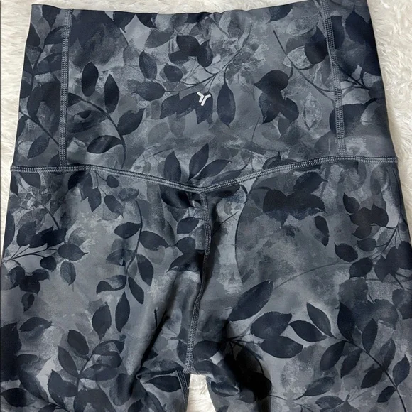 Old Navy Like New Active Powersoft Extra High-Rise Leggings Cropped Size M - Picture 9 of 12